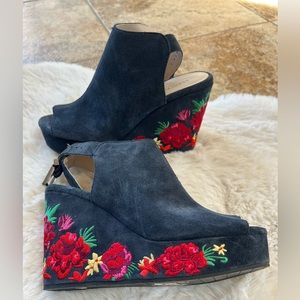 Kenneth Cole New York Floral Embroidered Heels